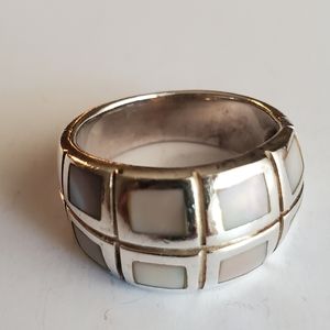 Ladies 925 sterling ring with mother of pearl in lay